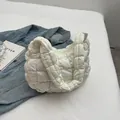 Chic white quilted cloud handbag with puffy texture and integrated shoulder strap - No Pendant / Off-white