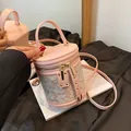 Hellrosa Zylindertasche mit traditionellem Blumen-Jacquard und Leder-Details - Rosa (Blumenstickerei)