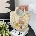 Borsa a mano in paglia intrecciata beige con fiori in maglia e nastro di pizzo - Coccinella Bianco Sporco