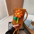 Petit sac de téléphone tissé jaune avec fleur 3D et bandoulière longue - Marron