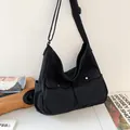 Große schwarze Canvas-Umhängetasche mit verstellbarem Riemen und Fronttaschen - Schwarz