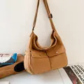 Khaki Canvas Umhängetasche mit zwei Fronttaschen und verstellbarem Schultergurt - Braun