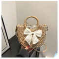 Détail du sac en paille tressée avec nœud blanc et doublure à pois à cordon de serrage - Petit / Kaki