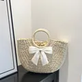 Détails du sac en paille fait main avec nœud en mousseline blanche et doublure à cordon - Grand / Blanc Cassé