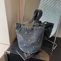 Sac seau en jean gris foncé délavé avec broderies de tulipes colorées et poignée - Noir