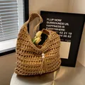 Boho Stroh-Einkaufstasche mit khakifarbener Quaste und Perlen für den Sommerurlaub - Khaki
