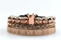 Dreiteiliges Armband-Set in Roségold mit Kronenanhänger und römischen Ziffern - Stil B