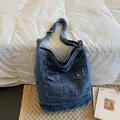 Retro-Shopper aus gewaschenem Denim in Marineblau mit Fronttaschen und breitem Gurt - Blau