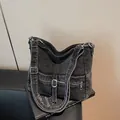 Borsa tote in denim lavato vintage grigio scuro con tracolla regolabile e dettagli in metallo - Nero