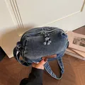 Sac bandoulière en denim bleu vintage avec bandoulière réglable et détails rétro - Bleu foncé