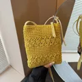 Handgefertigte Häkel-Umhängetasche in Hellgelb mit Blumenmuster und Reißverschluss - Gelb ohne Anhänger