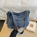 Große Vintage Jeans-Einkaufstasche in Dunkelblau mit Bestickung und modischem Plissee-Design - Hellblau