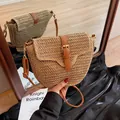 Sacoche selle en paille tressée beige avec bandoulière et rabat en similicuir brun - Kaki