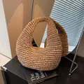 Sac de plage bohème en paille beige avec design demi-lune tressé et anse intégrée - Khaki