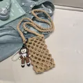 Mini bolso bandolera de ganchillo caqui hecho a mano con cadena de perlas y dije - Con Colgante / Caqui