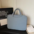 Sac fourre-tout matelassé bleu clair minimaliste avec poignée et compartiment PC - Bleu