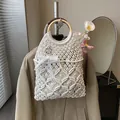 Handgemaakte crème macramé strandtas met houten handvaten en een kanten strik detail - Crème Wit met Hanger