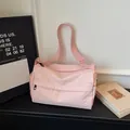 Sac polochon en nylon rose clair avec bandoulière réglable et poches pour voyage décontracté - Rose