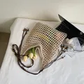 Borsa tote in paglia beige all'uncinetto con tracolla di perline e design a rete - Bianco Sporco Senza Fodera