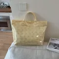 Φωτεινή κίτρινη αδιάβροχη τσάντα jelly tote με φλοράλ σχέδιο και λαβή στο πάνω μέρος - Κίτρινο