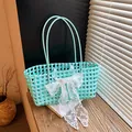 Sac de plage tressé vert menthe avec grand nœud en dentelle blanche et poignées - Sac Seul / Vert clair