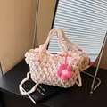 Borsa a tracolla fatta a mano all'uncinetto con tulipani rosa e chiusura a perla - Grande / Rosa