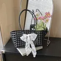 Sac panier tressé noir avec nœud en dentelle blanche et longues anses pour l'été - Noir