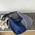 Μεγάλη τσάντα denim patchwork με υφαντούς ιμάντες και φερμουάρ για καθημερινή χρήση - Μπλε