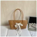 Sac fourre-tout tressé marron avec nœud en dentelle blanche au style minimaliste - Khaki