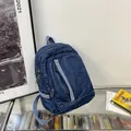Minimalistische donkerblauwe denim rugzak met zilveren ritsen en diverse vakken - Donkerblauw