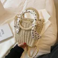 Beige stro geweven handtas met zijden sjaal met patroon en schouderband - Willekeurige Sjaal / gebroken Wit (Willekeurige Sjaal)