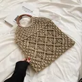 Sac cabas fait main en coton tressé beige avec poignées rondes en bois foncé et ajouré - Gris Café