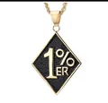 Colgante vintage 1%er en forma de rombo con cadena dorada y acabado de esmalte negro - Logotipo de Rombo 1%er / Con Cadena de Perlas Dorada / Dorado