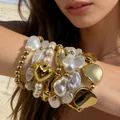 Ensemble de bracelets multicouches dorés avec perles baroques et breloques cœur pour femme - Style Coeur Perle Baroque et Perles Dorées (32399-bra-G-EP)