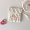Piccola borsa portaoggetti trapuntata bianca con fiocco rosa ricamato e cinturino da polso - Grande fiocco rosa