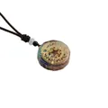 Détail d'un pendentif Orgone Arbre de Vie avec pierres colorées et motif géométrique - Style Réseau d'Étoiles (NSN0280)