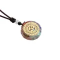 Détail macro du pendentif arbre de vie en pierres d'énergie avec symbole Om - Style Symbole Om Rond (NSN0279)