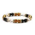 Funkelndes Kristallperlenarmband mit facettierten Steinen und goldenen Strass-Abstandhaltern - 8mm / Schwarz