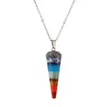 Regenbogen Sieben Chakra Heilstein Anhänger mit Silberkette auf weißem Hintergrund - Kegelform-Stil (NSN0059) / Edelstahlkette