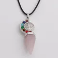 Lebensbaum-Kette mit sieben Chakra-Steinen und rosa Kristall-Anhänger-Charm - Rosenquarz + Lederkordel