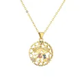 Collier doré avec pendentif rond représentant un garçon et une fille sertis de zircons - Couple se Tenant la Main
