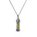Collier flacon de parfum arc-en-ciel avec cristaux verts et motif clé grecque - Pierres Vertes
