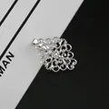 Barrette à cheveux vintage argentée avec motifs floraux ajourés et design losange - Motif de Nuage (Argent)