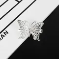 Pince à cheveux papillon vintage argentée avec motifs ajourés et base crocodile en métal - Pince Bec de Canard Papillon Argent / 1pc/paquet