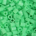 Lichtgroene 2,6 mm strijkkralen voor DIY-knutselen in een grote navulverpakking - 10g/Verpakking (ca. 1000 stuks) / Lichtgroen (B05)