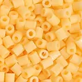 Crèmegele 2,6 mm DIY strijkkralen voor creatief handwerk in gedetailleerde macro-opname - 10g/Verpakking (ca. 1000 stuks) / Lichtcrème (A11)