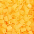 Levendige oranje 2,6 mm acryl strijkkralen voor handgemaakte DIY pixelkunst en hobby - 10g/Verpakking (ca. 1000 stuks) / Oranjegeel (A13)