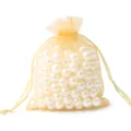 Bolsa de organza amarillo claro con cordón y perlas blancas para joyas de bricolaje - Aprox. 7x9cm (50 Piezas/Paquete) / Dorado