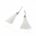 Par de borlas de poliéster blanco crema con hilo metálico plateado y cordón trenzado - Longitud total aprox. 15cm (Cordón aprox. 6cm, Borla aprox. 9cm) / Paquete de 10 / Blanco