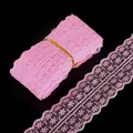 Rosa Spitzenbandrolle mit filigranem Blumenmuster und Wellenrand für DIY-Basteln - Breiter Stil / Rosa